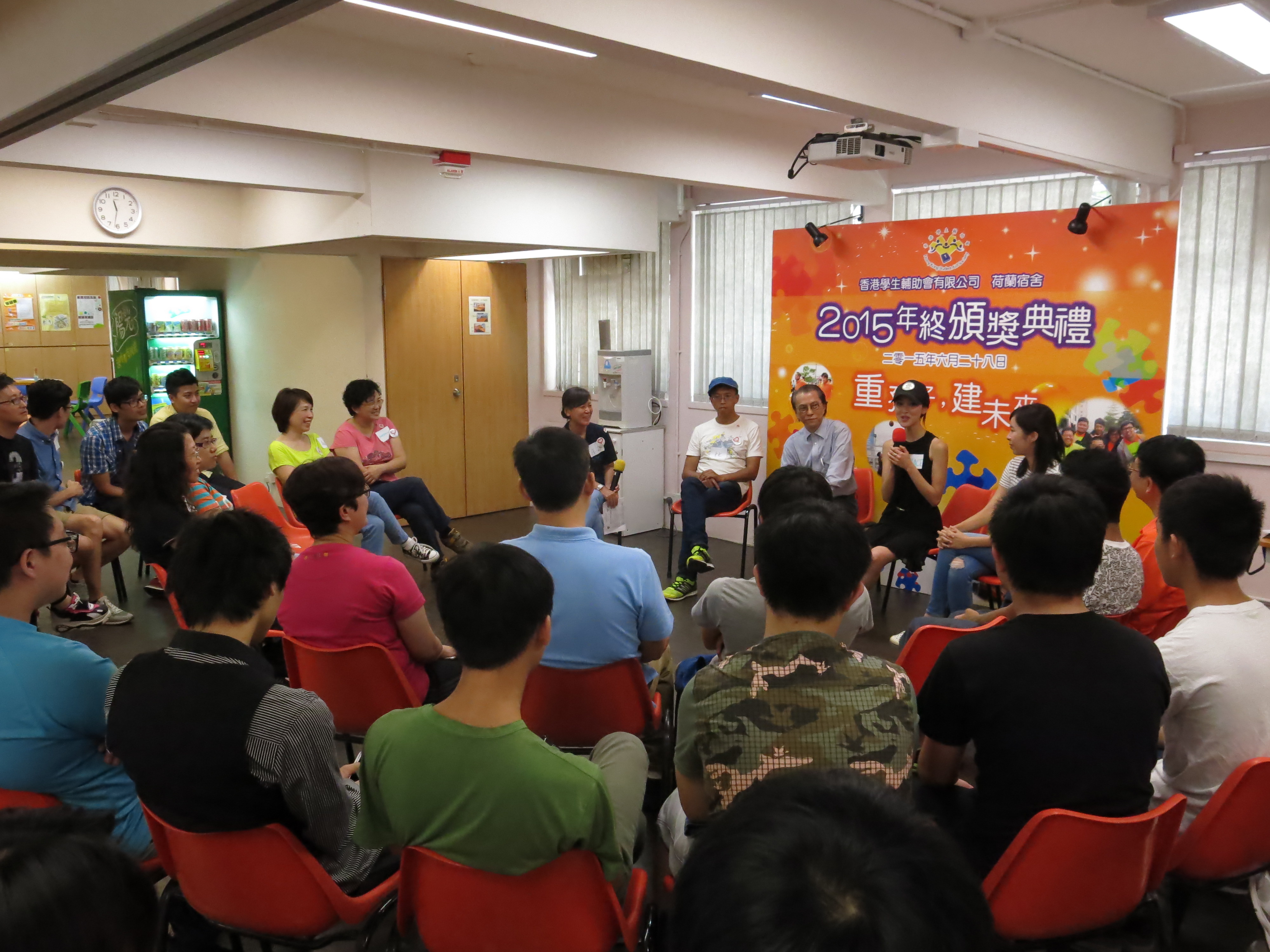 義工同事與青少年分享傳媒工作的樂趣 義工同事與青少年分享傳媒工作的樂趣